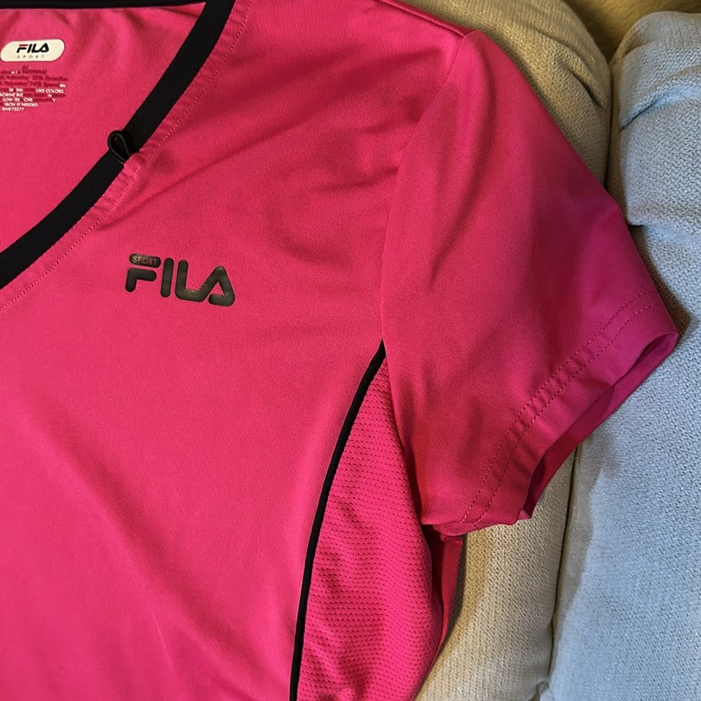 Fila Women's Hot Pink V-Neck Sports Tee Size M EUC - Picture 3 of 5